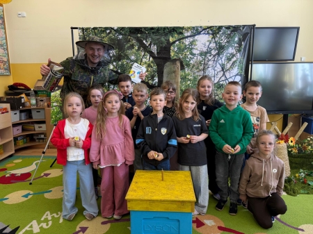  Słodka nauka: Warsztaty Pszczelarskie