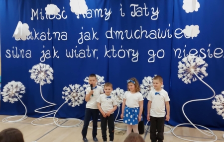 Magiczne chwile – Święto Mamy i Taty w grupach „Misie” i „Pszczółki”