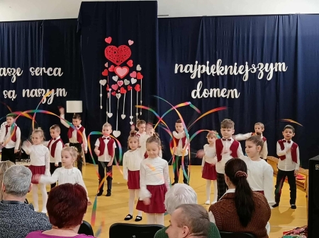 Dzień Babci i Dziadka w grupach Misie, Pszczółki i Słoneczka